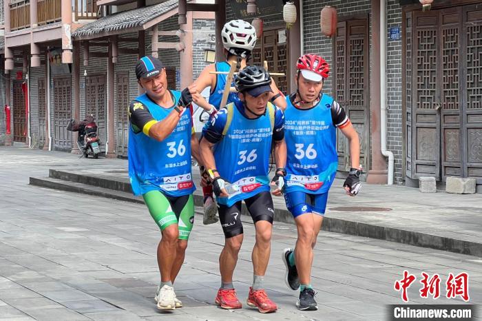 武隆国际山地户外运动公开赛开幕 中外47支代表