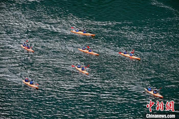 武隆国际山地户外运动公开赛开幕 中外47支代表