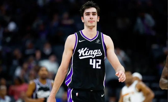 德罗赞41+11率队险胜爵士 王牌缺席仍显韧性