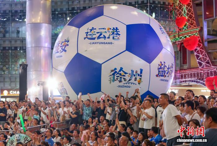 泰州43力克南通问鼎苏超冠军 绿茵场点燃城市狂