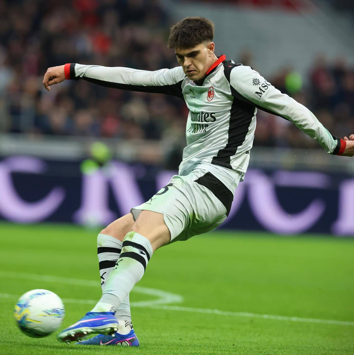 米兰逆转取胜 巴特萨吉绝杀助球队登顶积分榜