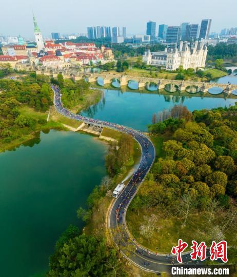 肯尼亚选手Kennedy Muhia在2024东莞松山湖科学城半程