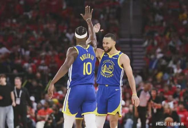 勇士奢侈税居高不下，季后赛战绩陷入尴尬困境