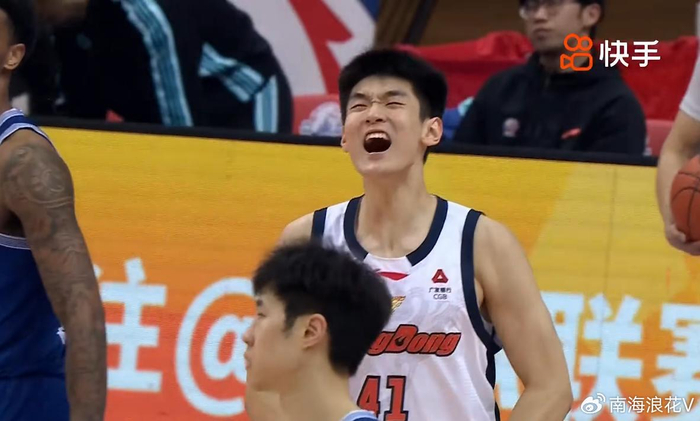 广东队客场惊天逆转青岛队 黄明依关键盖帽助胜