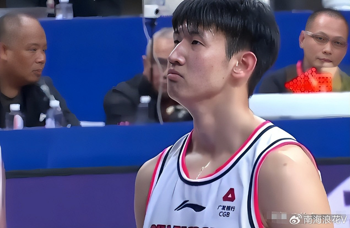 广东队客场惊天逆转青岛队 黄明依关键盖帽助胜