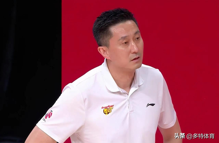 CBA常规赛奖项揭晓 杜锋落选卢伟夺冠 徐昕进步引